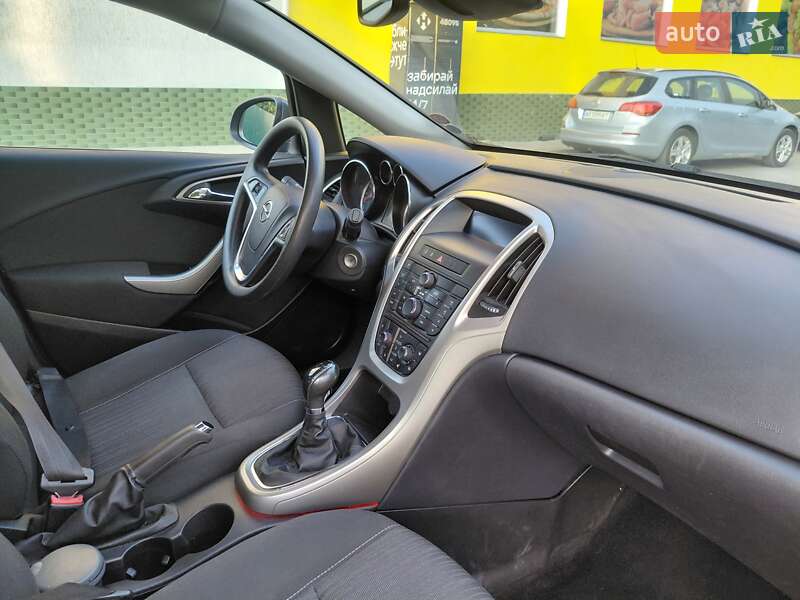 Універсал Opel Astra 2011 в Вінниці