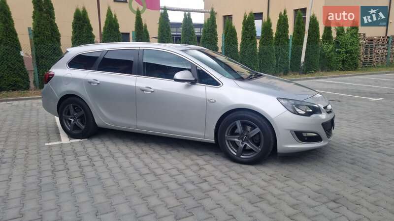 Універсал Opel Astra 2014 в Луцьку