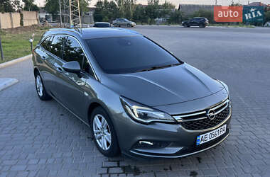 Універсал Opel Astra 2017 в Дніпрі