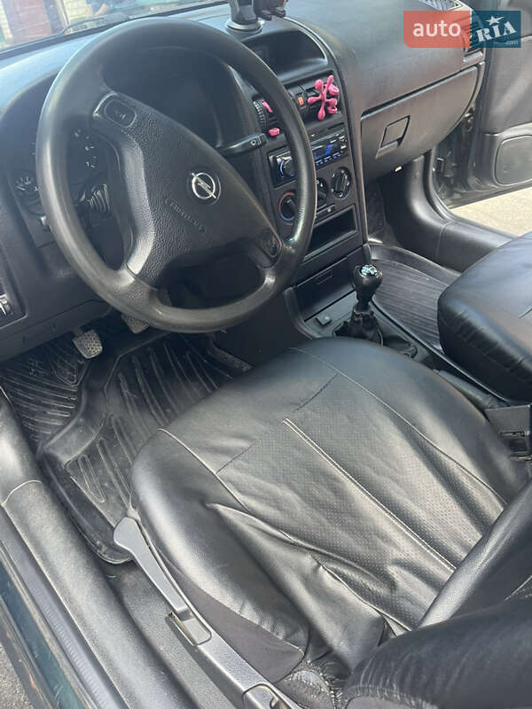 Седан Opel Astra 2000 в Гайсине