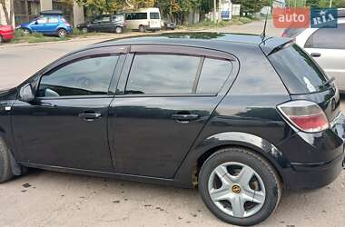 Хэтчбек Opel Astra 2012 в 