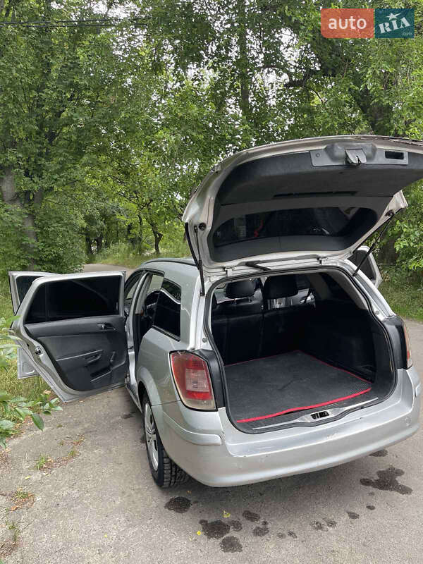 Универсал Opel Astra 2005 в Ровно