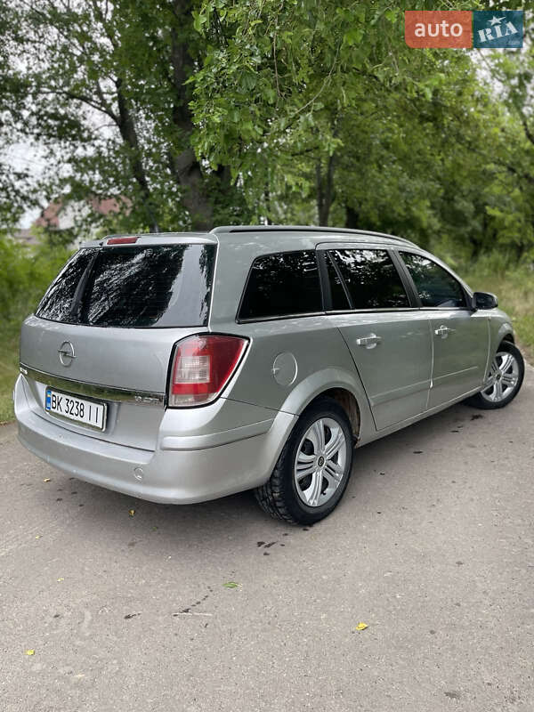 Универсал Opel Astra 2005 в Ровно