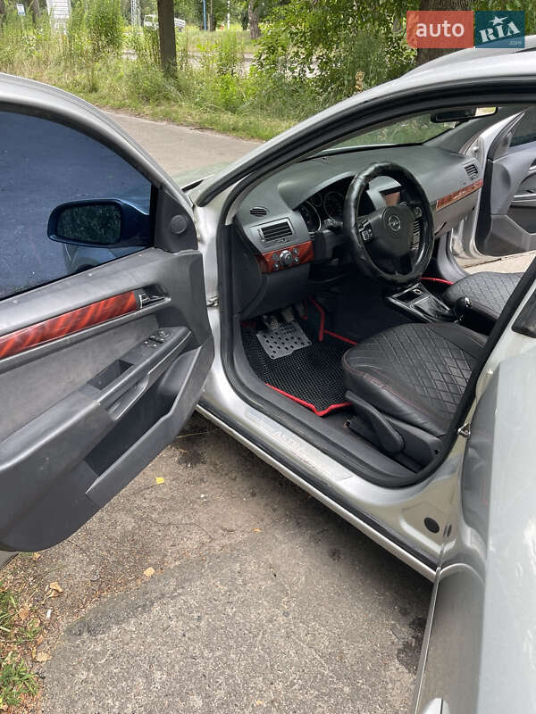 Универсал Opel Astra 2005 в Ровно