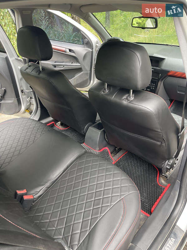 Универсал Opel Astra 2005 в Ровно