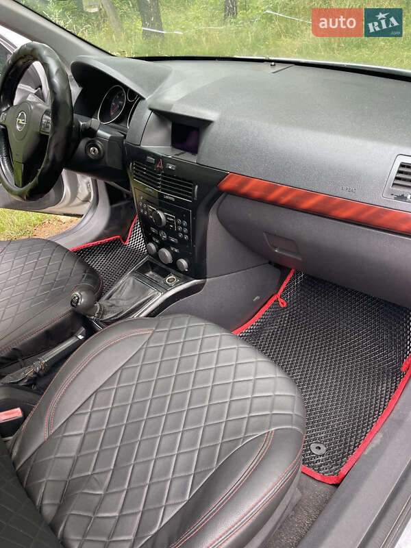 Универсал Opel Astra 2005 в Ровно