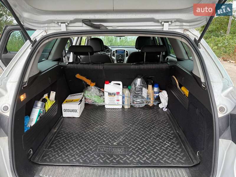 Универсал Opel Astra 2011 в Киеве