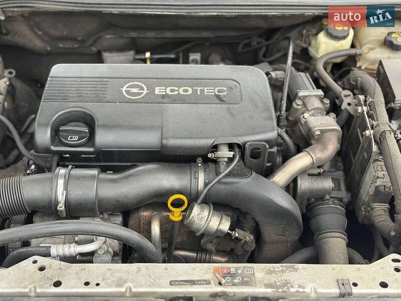 Универсал Opel Astra 2011 в Киеве