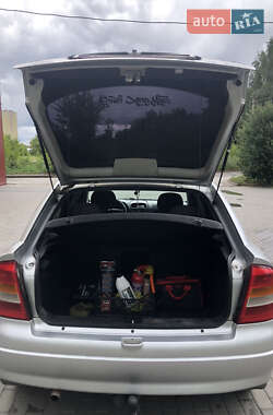 Хэтчбек Opel Astra 1998 в 