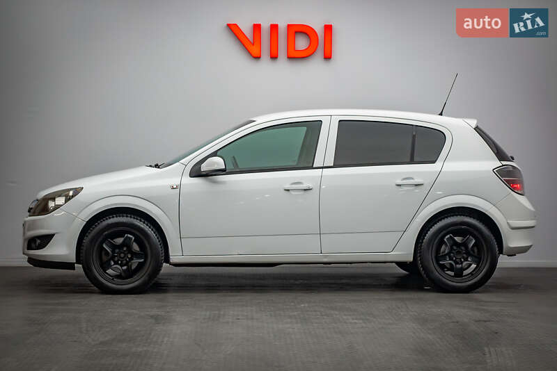 Хетчбек Opel Astra 2012 в Києві