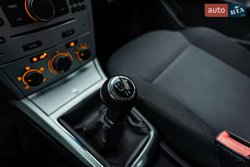 Хетчбек Opel Astra 2012 в Києві