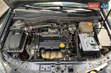 Хетчбек Opel Astra 2006 в 
