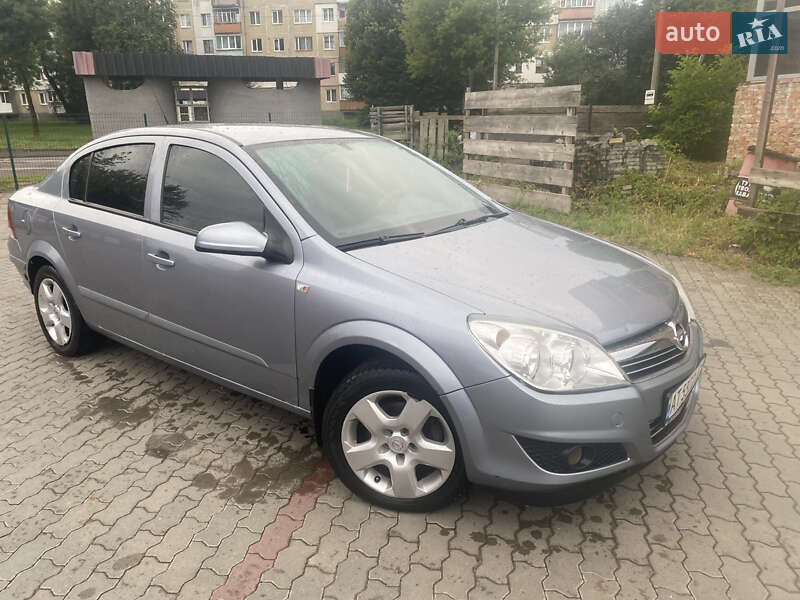 Седан Opel Astra 2008 в Калуше
