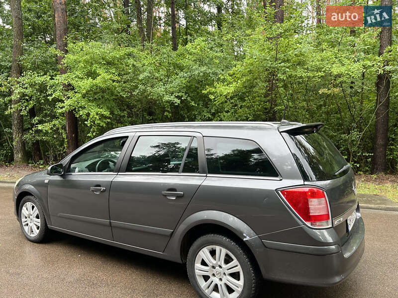 Универсал Opel Astra 2009 в Житомире