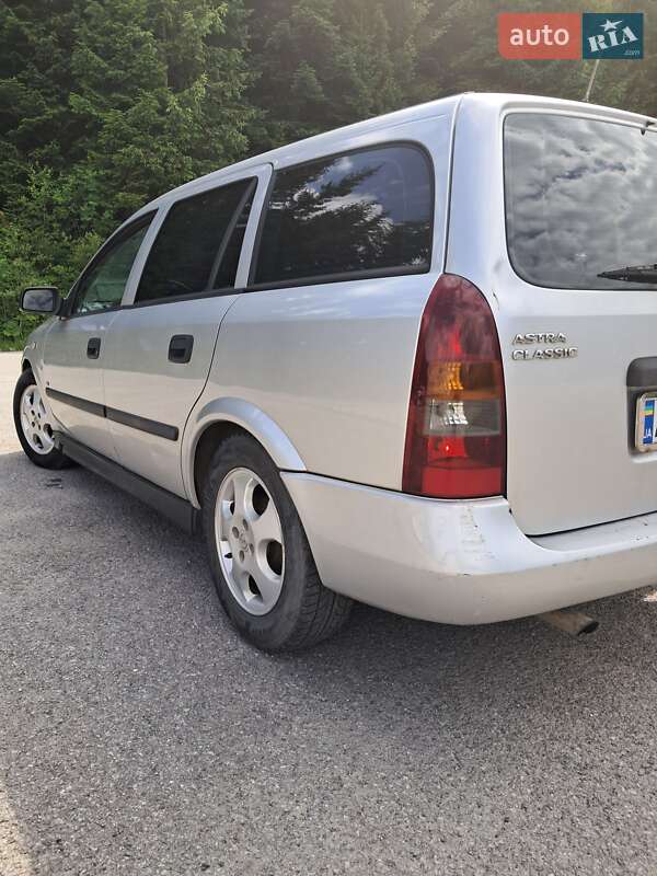 Универсал Opel Astra 2005 в Городке