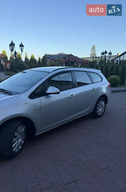 Универсал Opel Astra 2013 в 