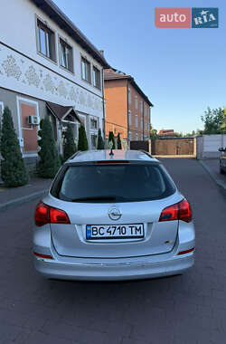 Универсал Opel Astra 2013 в 