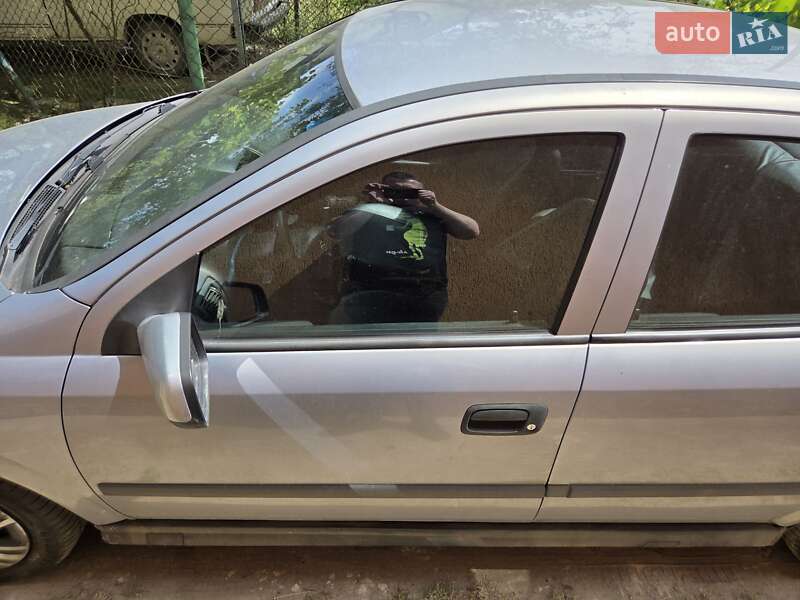 Седан Opel Astra 2000 в Львові