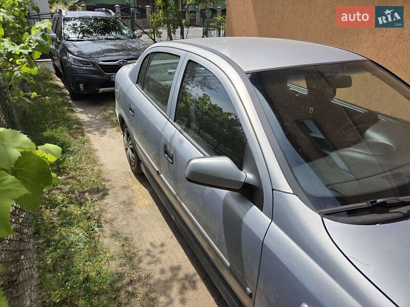 Седан Opel Astra 2000 в Львові