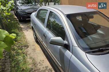 Седан Opel Astra 2000 в 