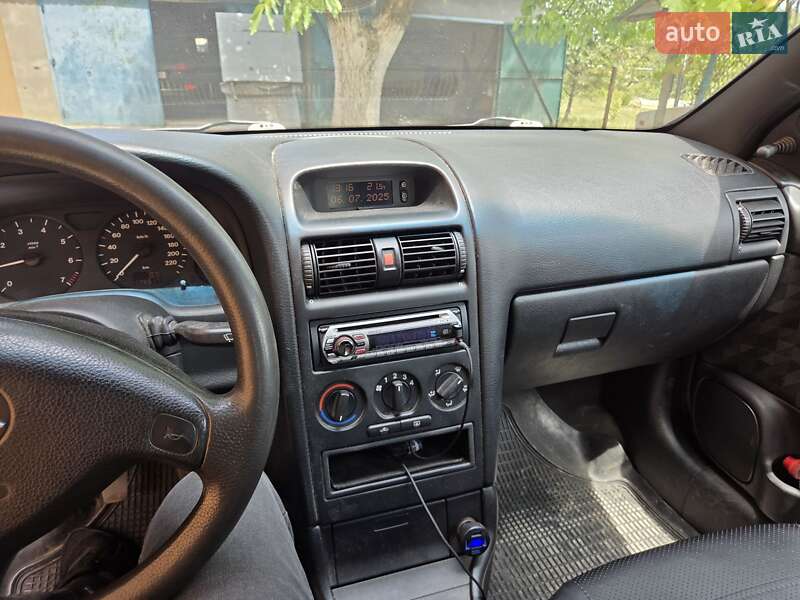 Седан Opel Astra 2000 в Львові