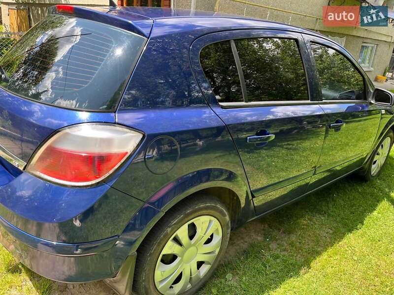 Хэтчбек Opel Astra 2004 в Богородчанах
