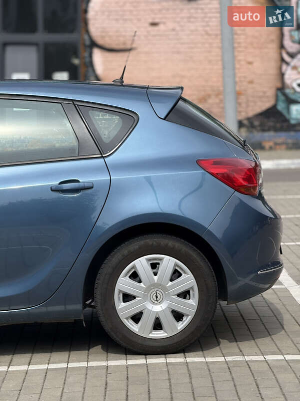 Хетчбек Opel Astra 2013 в Луцьку