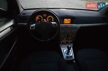 Хэтчбек Opel Astra 2007 в 
