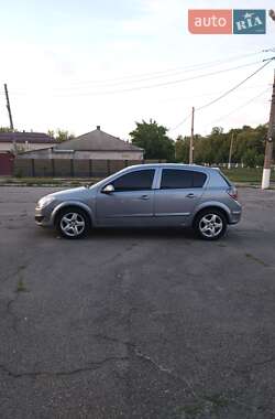 Хэтчбек Opel Astra 2007 в 