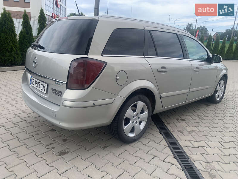 Универсал Opel Astra 2010 в Черновцах