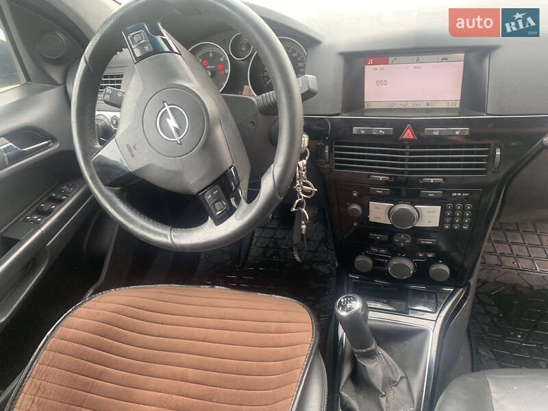 Универсал Opel Astra 2010 в Черновцах