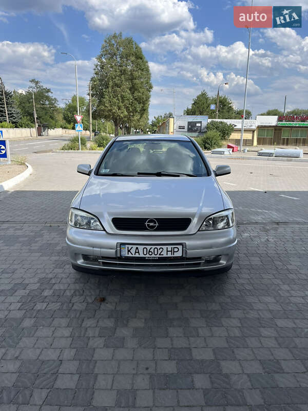 Хэтчбек Opel Astra 2000 в Запорожье