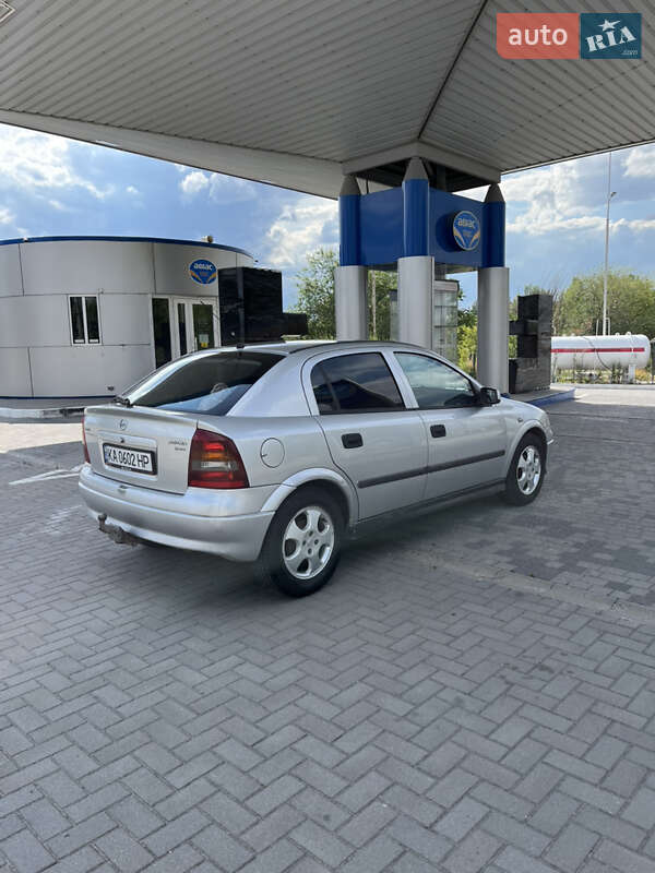 Хэтчбек Opel Astra 2000 в Запорожье