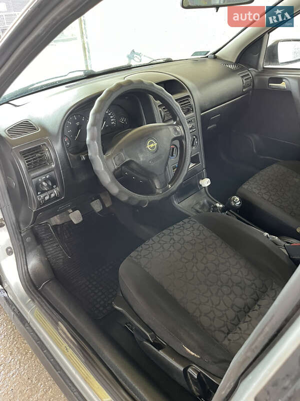Хэтчбек Opel Astra 2000 в Запорожье