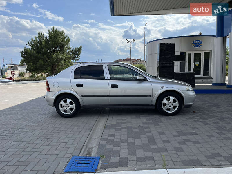 Хэтчбек Opel Astra 2000 в Запорожье