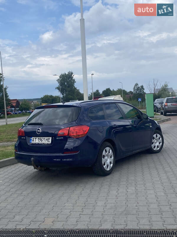 Универсал Opel Astra 2011 в Ивано-Франковске