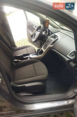 Хэтчбек Opel Astra 2011 в 