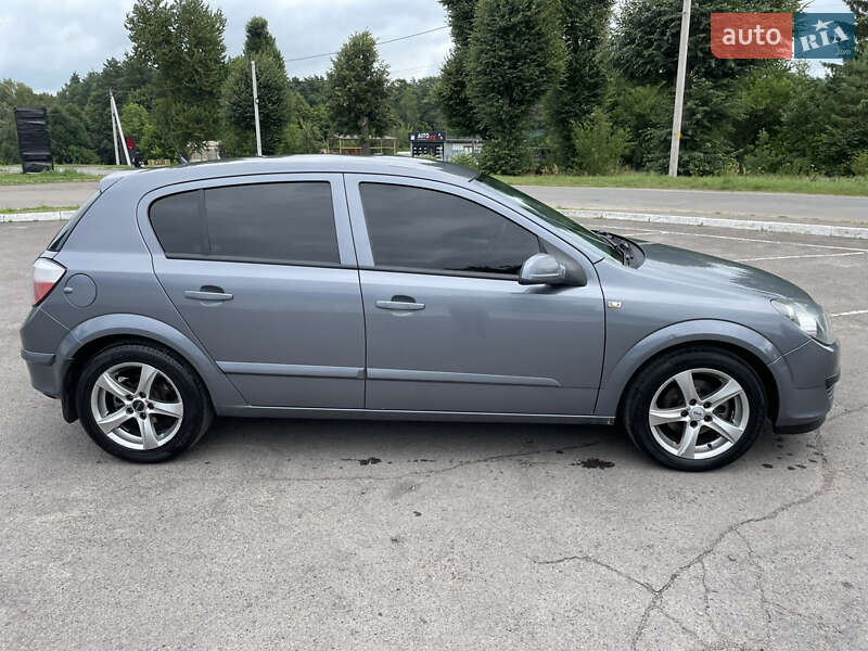 Хэтчбек Opel Astra 2006 в Радивилове