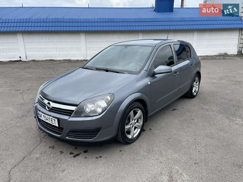 Хэтчбек Opel Astra 2006 в Радивилове
