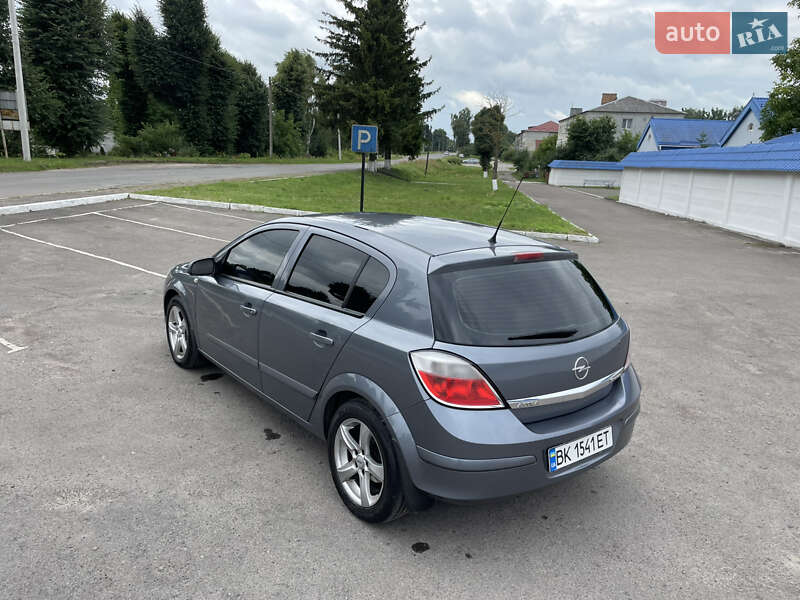 Хэтчбек Opel Astra 2006 в Радивилове