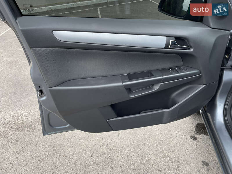 Хэтчбек Opel Astra 2006 в Радивилове
