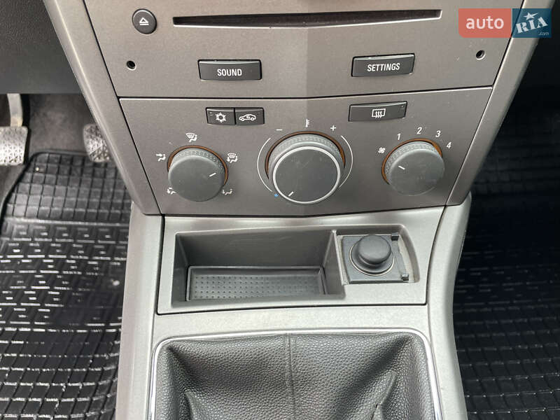 Хэтчбек Opel Astra 2006 в Радивилове