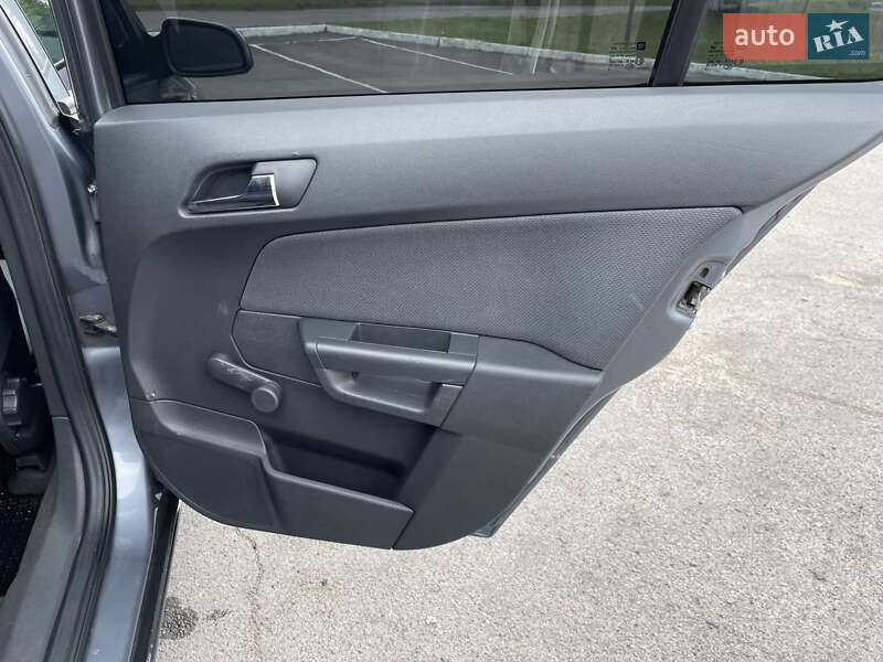 Хэтчбек Opel Astra 2006 в Радивилове