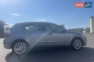 Хетчбек Opel Astra 2005 в 