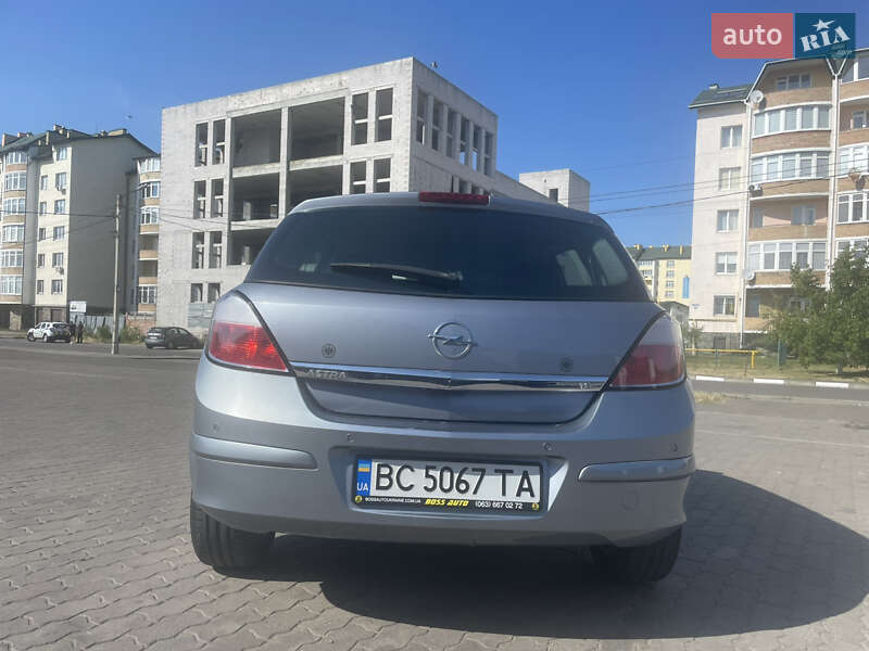 Хэтчбек Opel Astra 2005 в Стрые