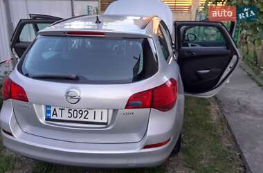 Универсал Opel Astra 2012 в 