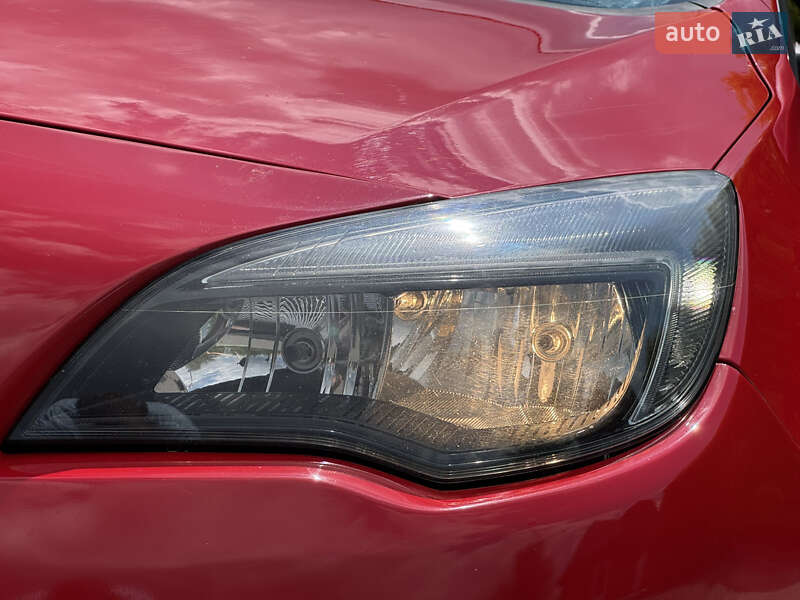 Універсал Opel Astra 2013 в Стрию