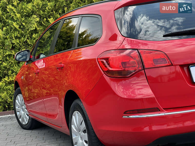 Універсал Opel Astra 2013 в Стрию
