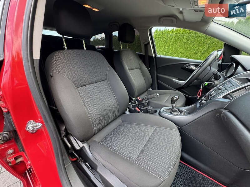 Універсал Opel Astra 2013 в Стрию