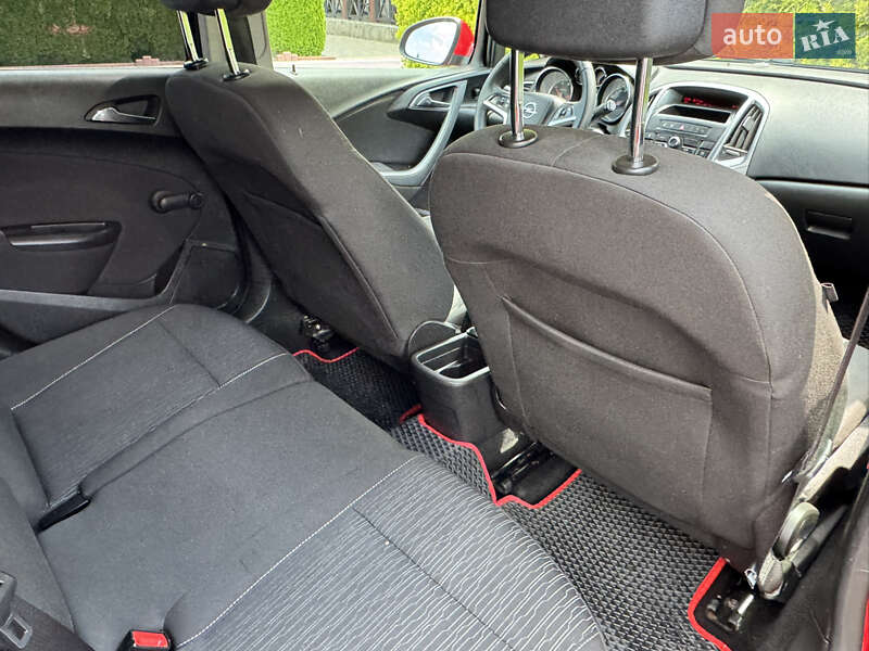 Універсал Opel Astra 2013 в Стрию